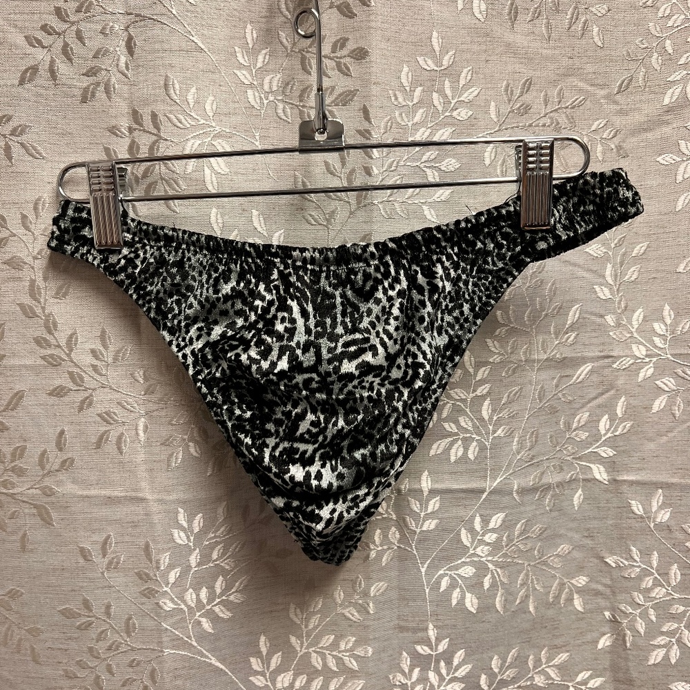 Men's medium thong